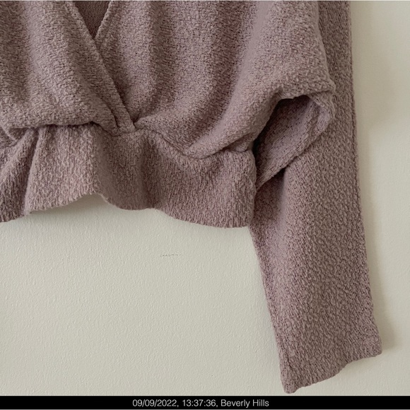 SOLD ♏️ UO Cropped Deep V Boucle Sweater - Picture 5 of 14